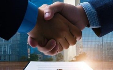 Free Corporate Handshake Agreement Image _ Download at StockCake